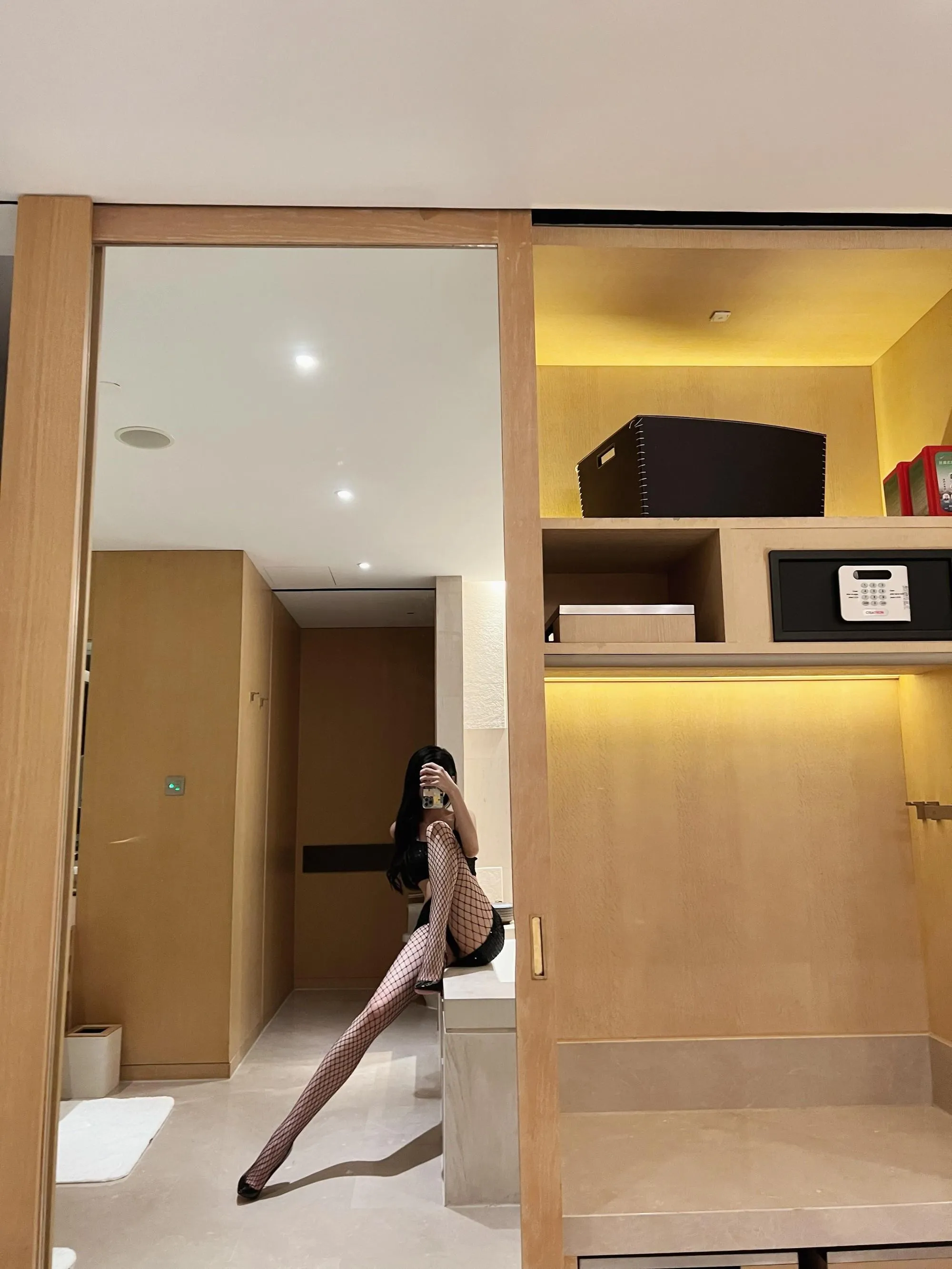 NO.037 葛征GEZHENG – 黑丝网洞袜加超好看抹胸装 [23P]插图5